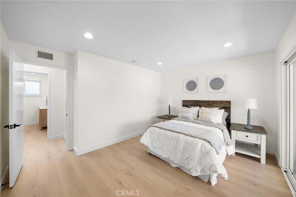 9092 La Linda Avenue