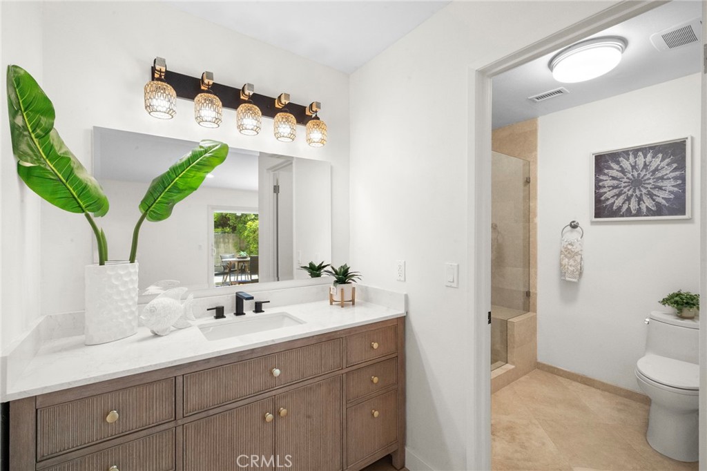 9092 La Linda Avenue