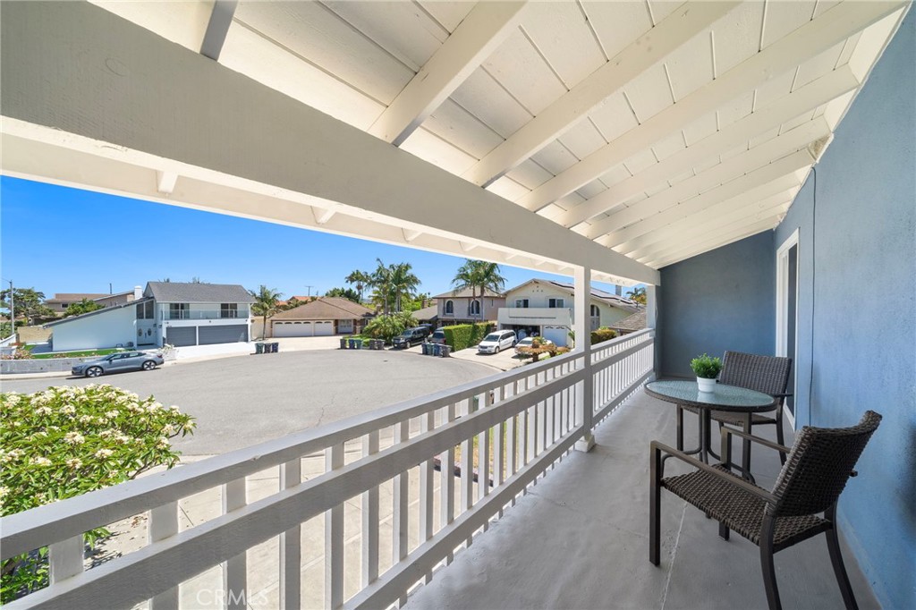 9092 La Linda Avenue