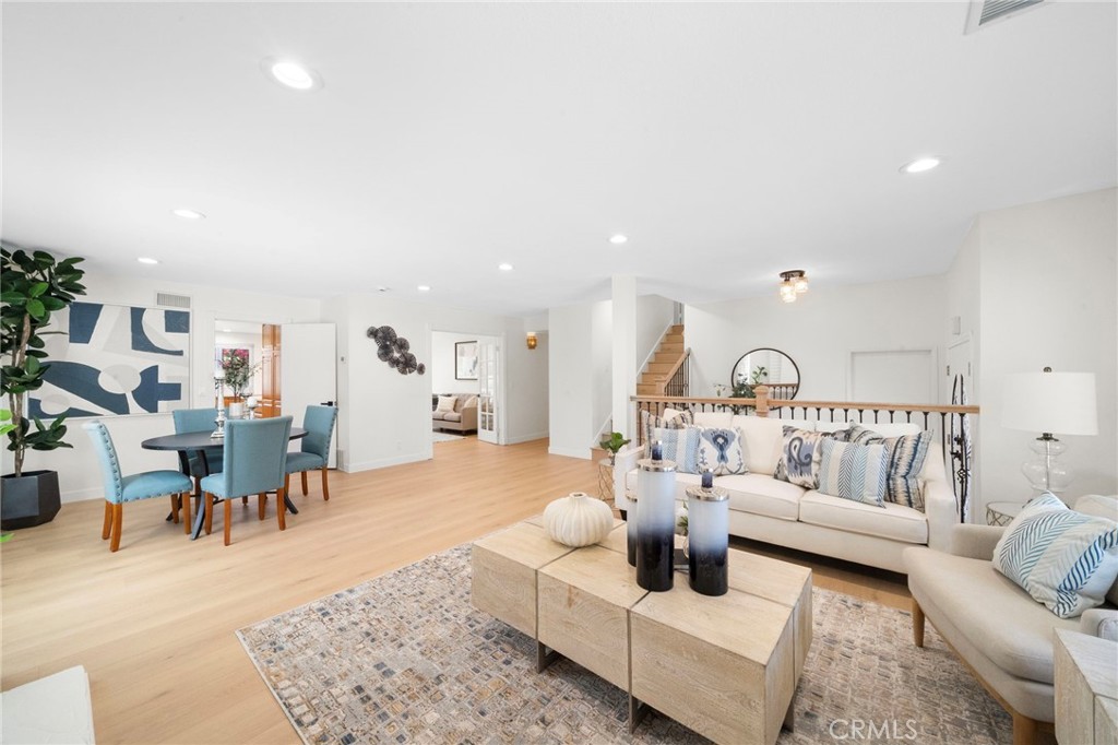 9092 La Linda Avenue