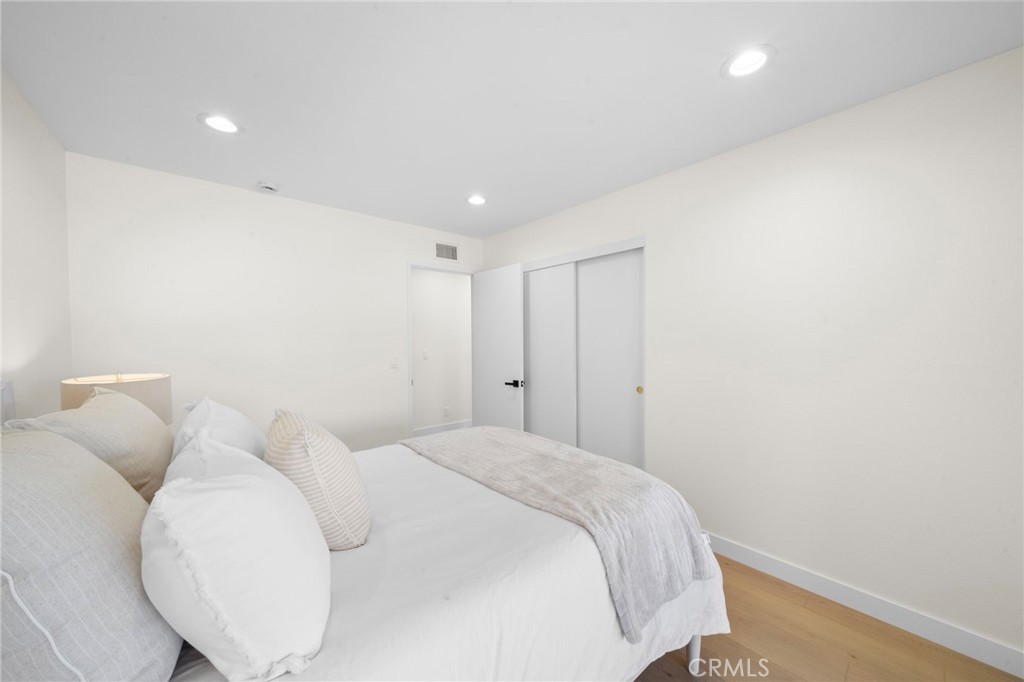 9092 La Linda Avenue