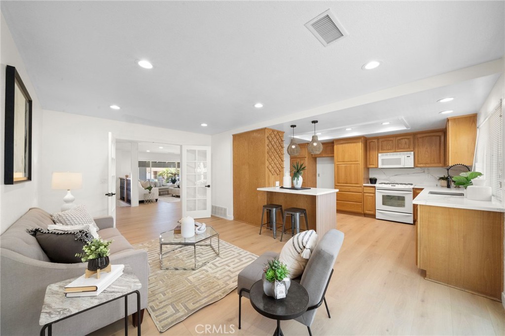 9092 La Linda Avenue