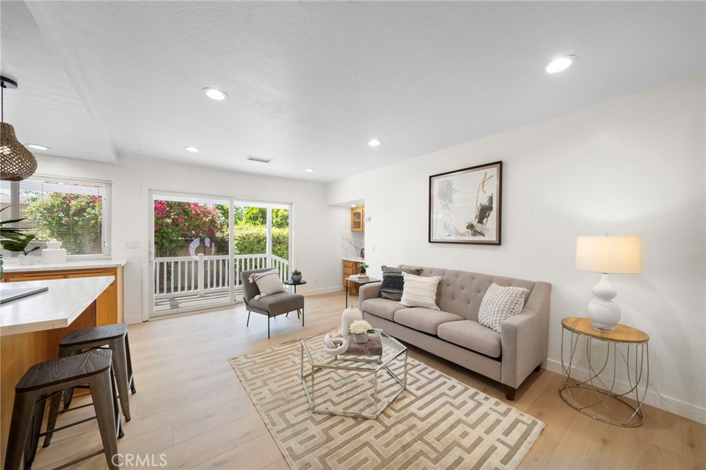 9092 La Linda Avenue