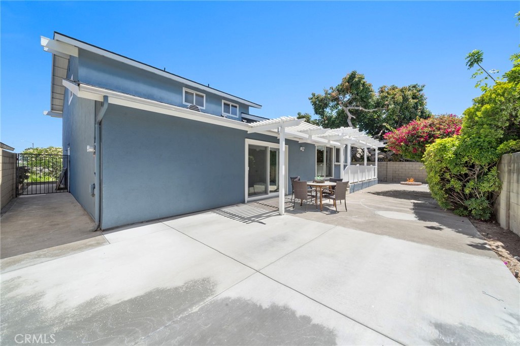 9092 La Linda Avenue