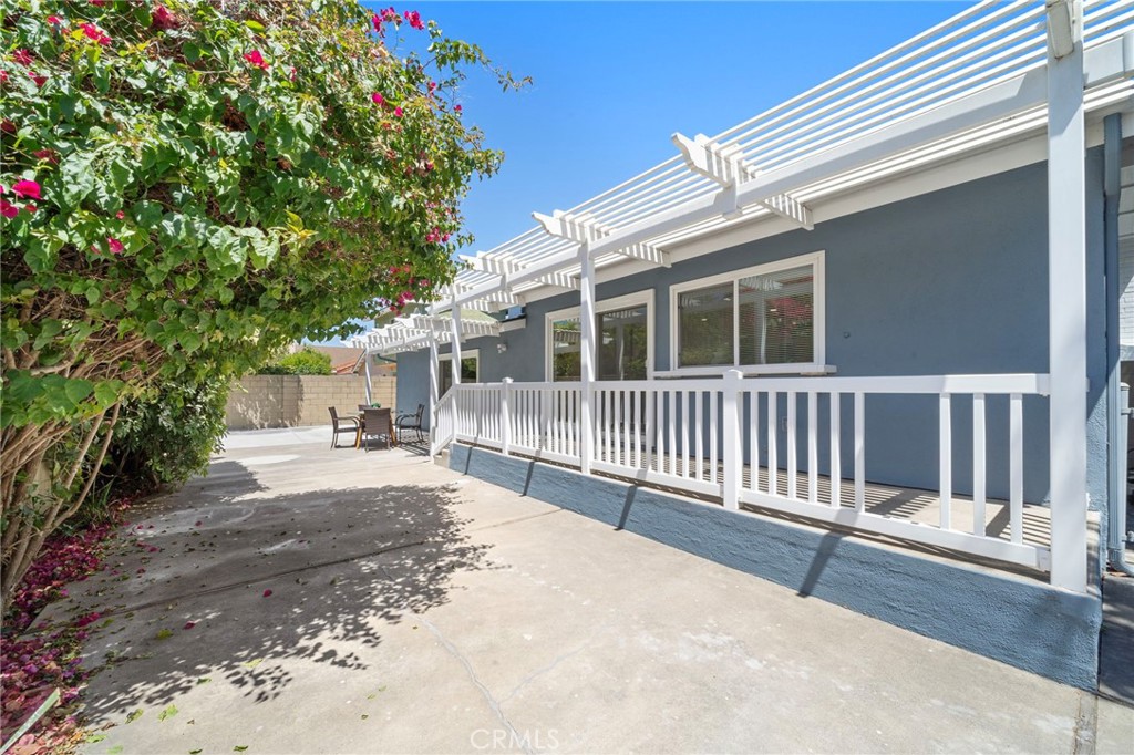 9092 La Linda Avenue