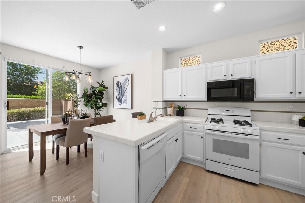 2855 N Santa Fe Place