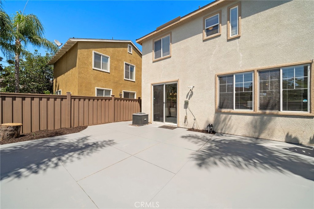 2855 N Santa Fe Place