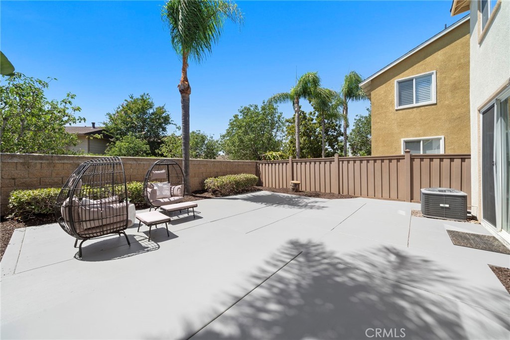 2855 N Santa Fe Place