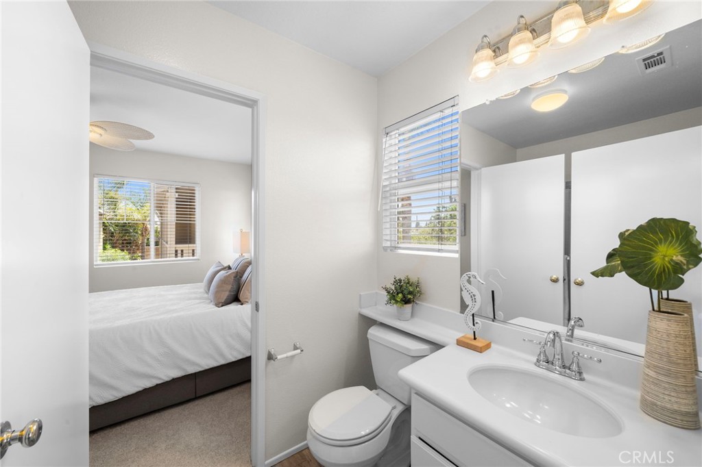 2855 N Santa Fe Place