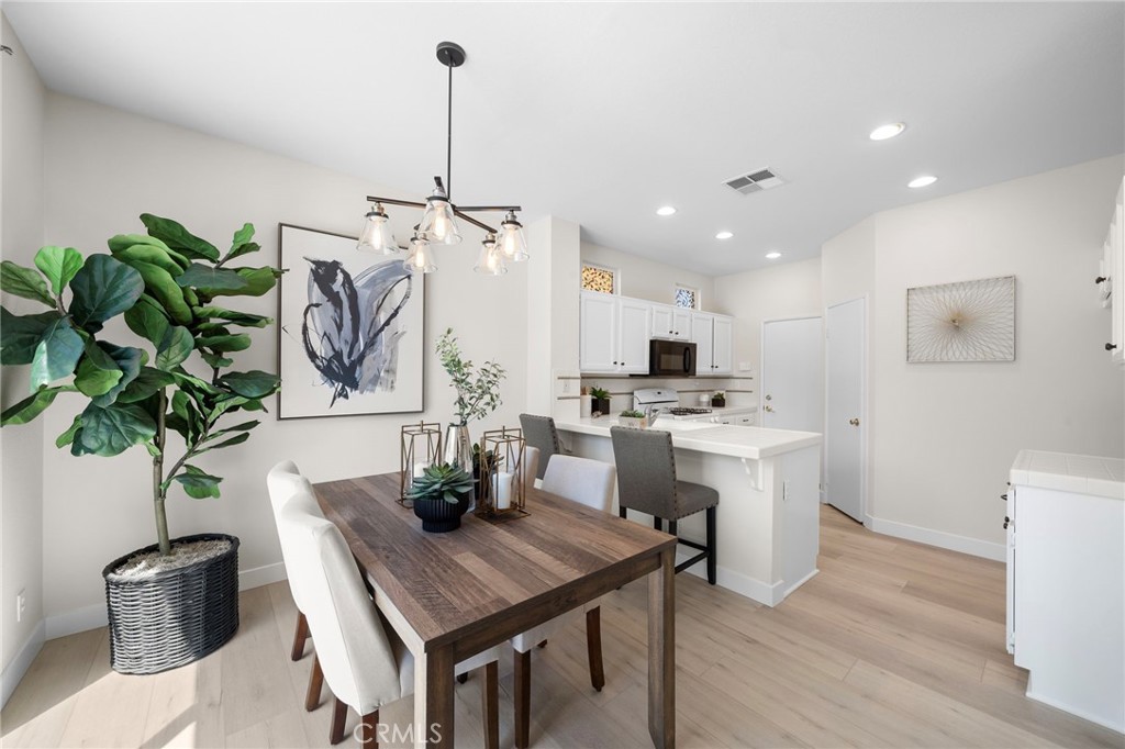 2855 N Santa Fe Place