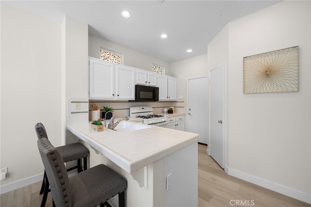 2855 N Santa Fe Place