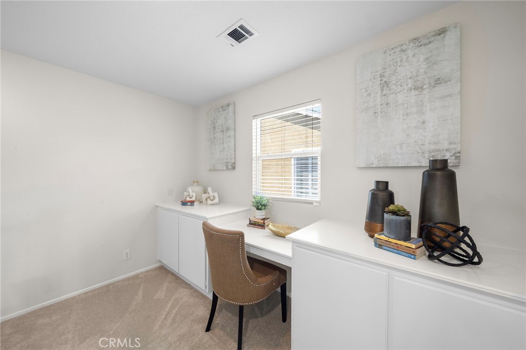 2855 N Santa Fe Place