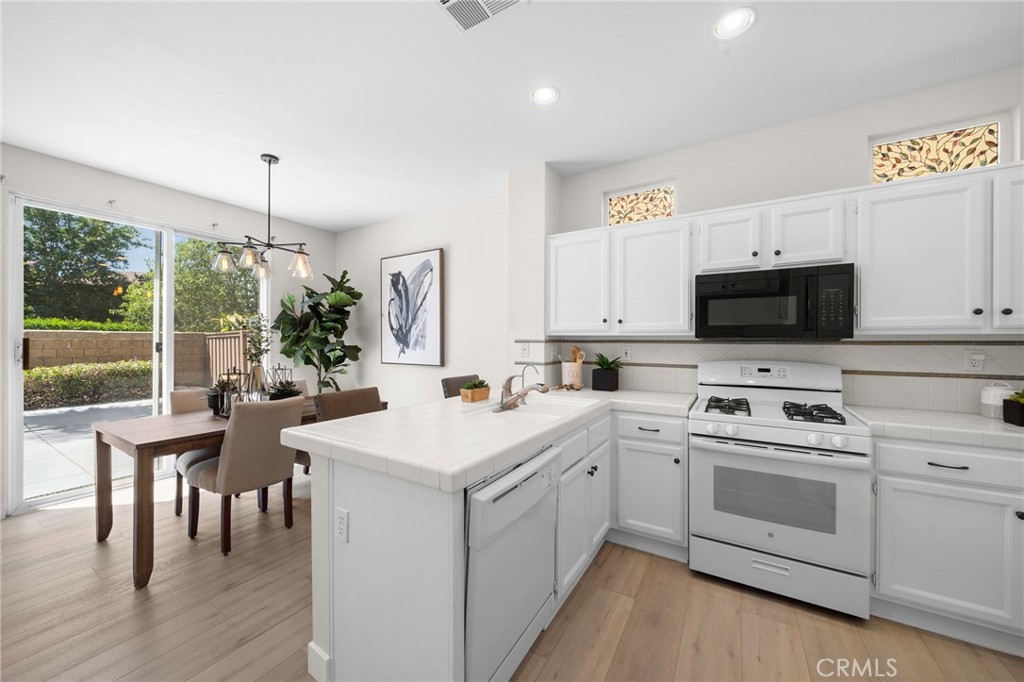 2855 N Santa Fe Place