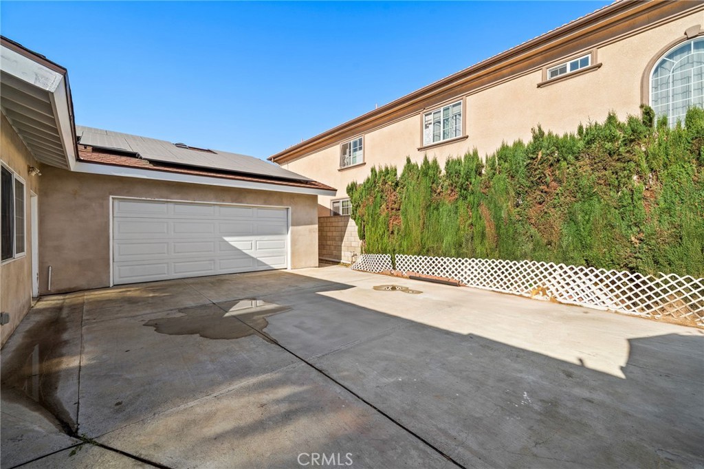 9031 Bestel Avenue