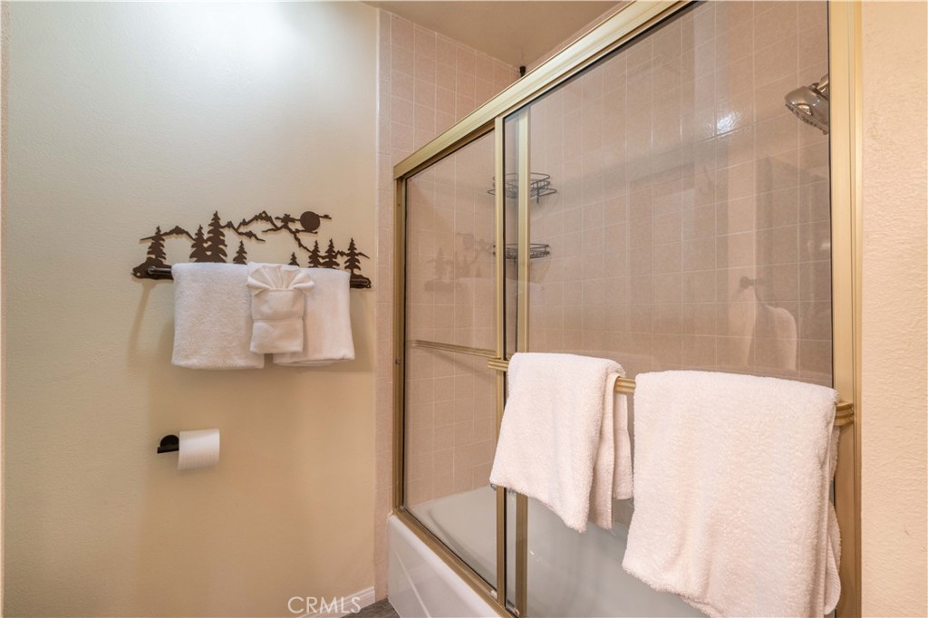 569 Summit Boulevard 6