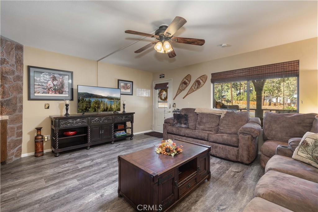 569 Summit Boulevard 6