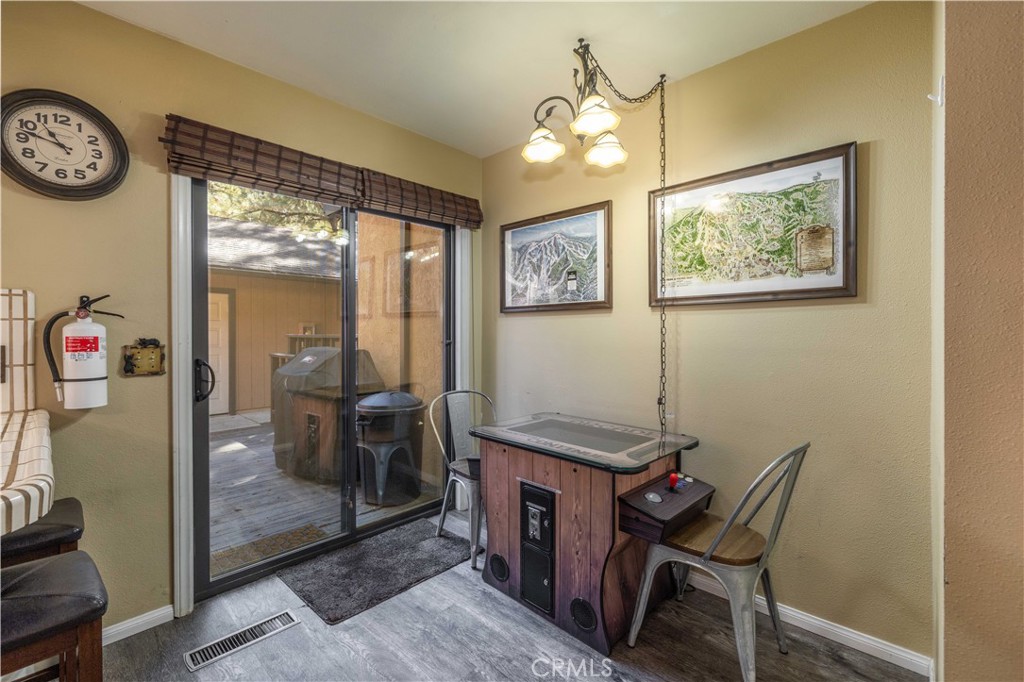 569 Summit Boulevard 6