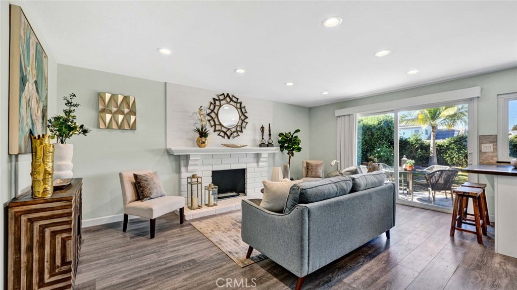 9831 Cloverdale Avenue