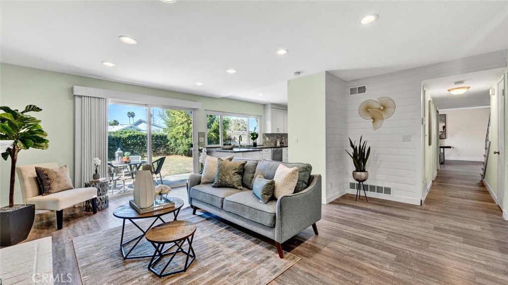 9831 Cloverdale Avenue