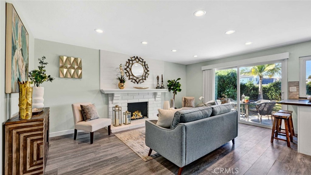 9831 Cloverdale Avenue