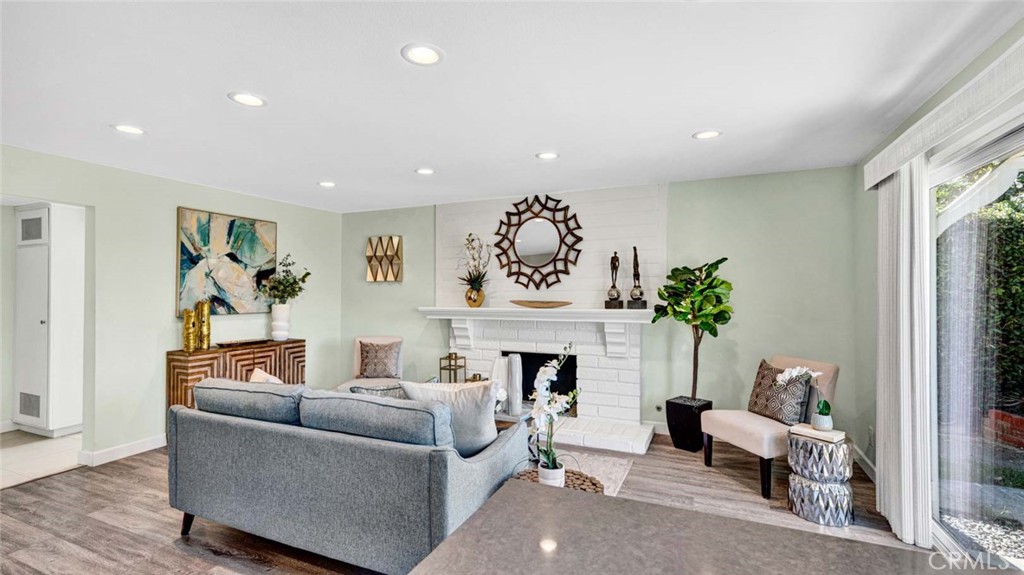 9831 Cloverdale Avenue