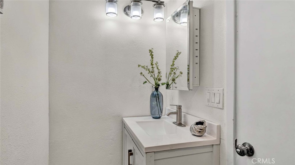 9831 Cloverdale Avenue