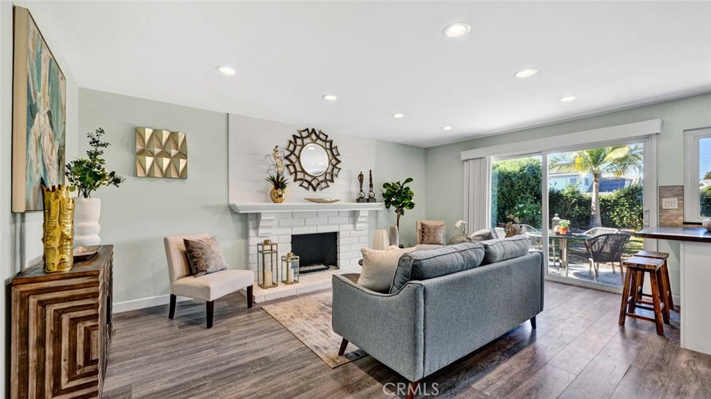 9831 Cloverdale Avenue