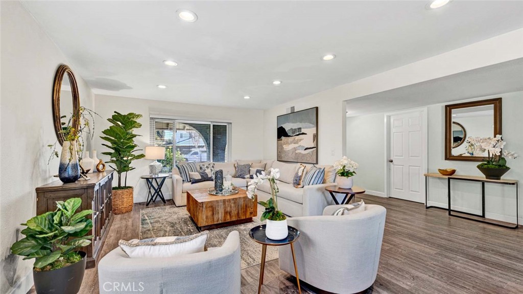 9831 Cloverdale Avenue