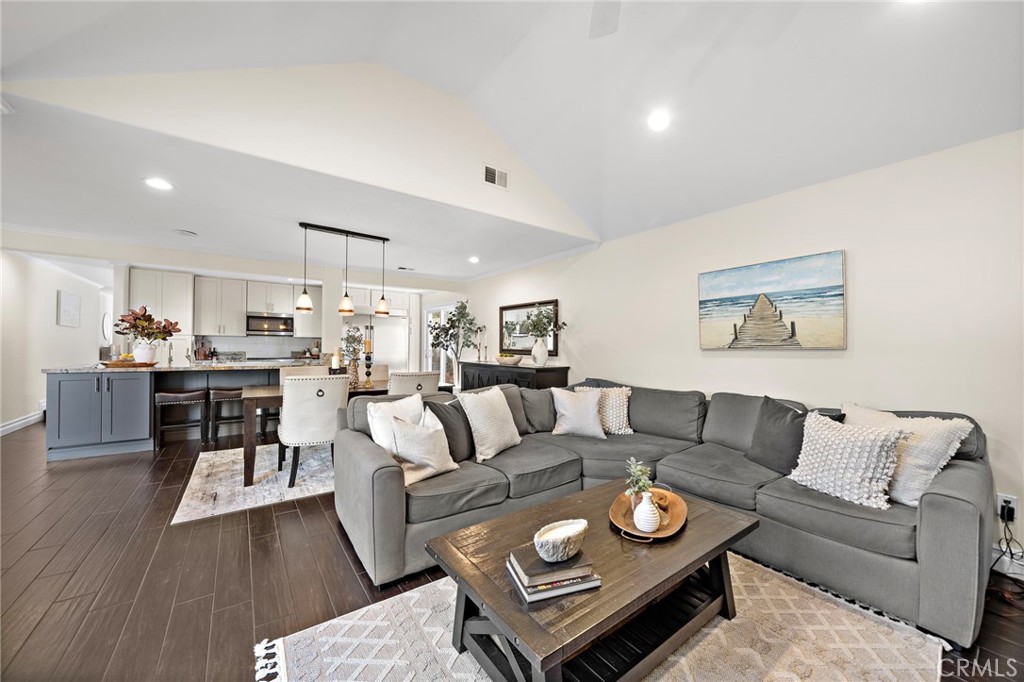 10763 El Centro Avenue