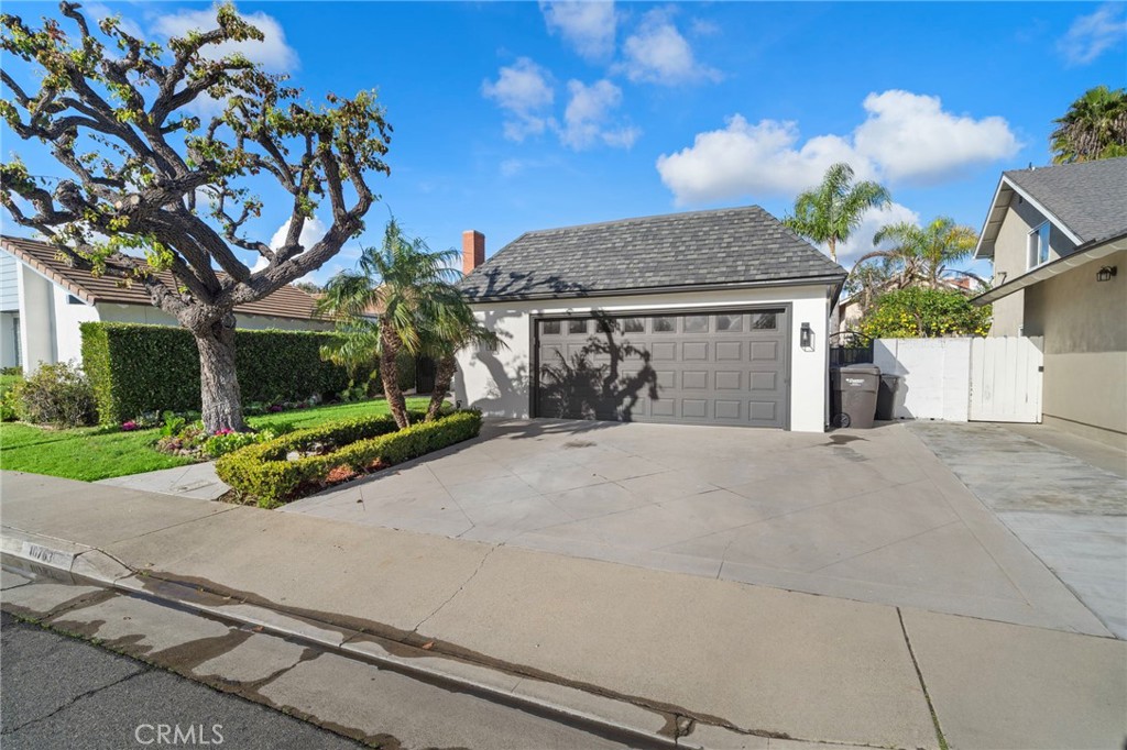 10763 El Centro Avenue