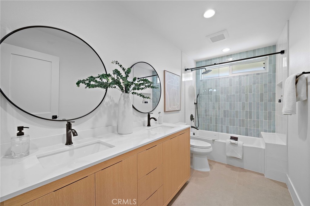 9560 La Amapola Avenue