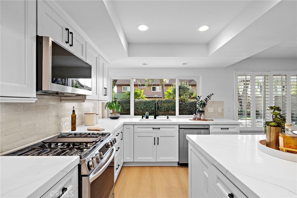 9560 La Amapola Avenue