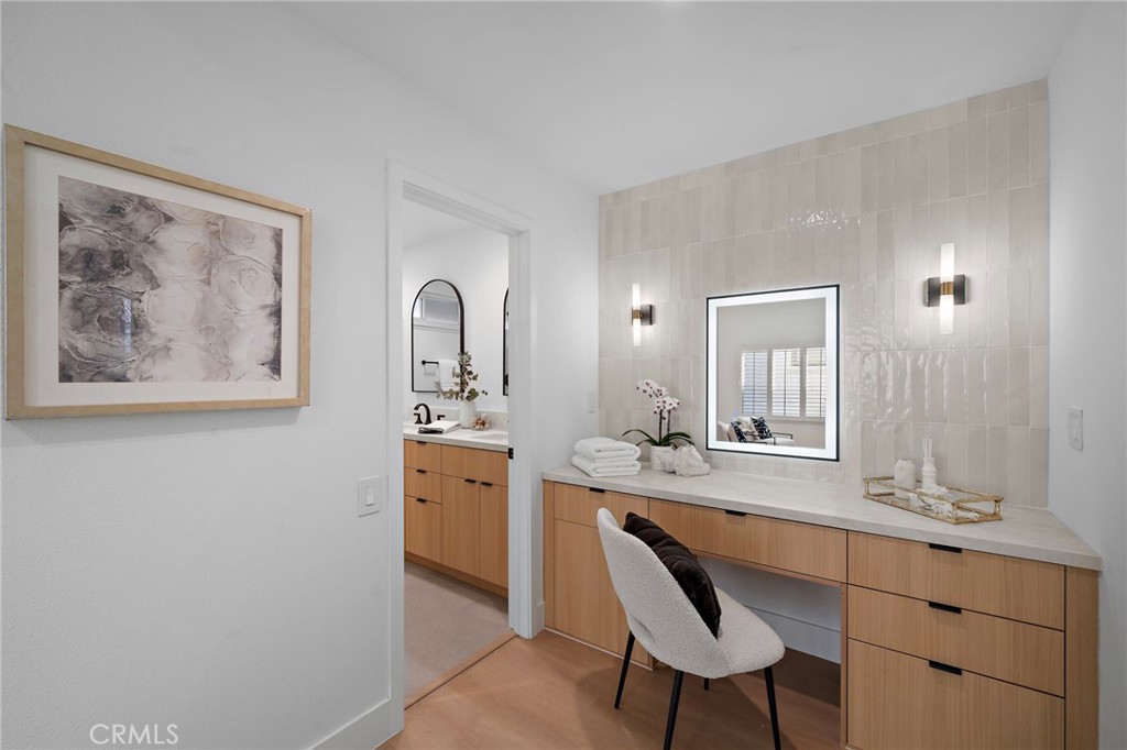 9560 La Amapola Avenue