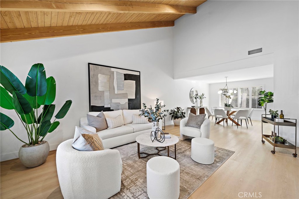 9560 La Amapola Avenue