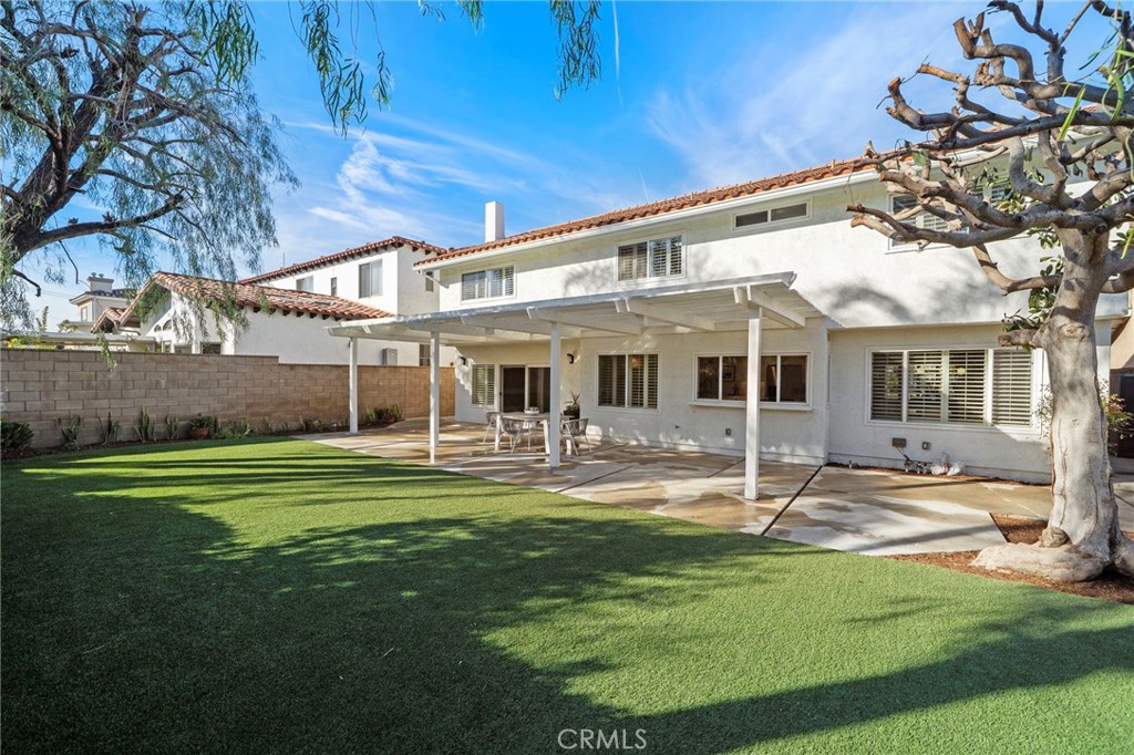 9560 La Amapola Avenue