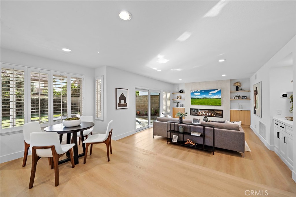 9560 La Amapola Avenue