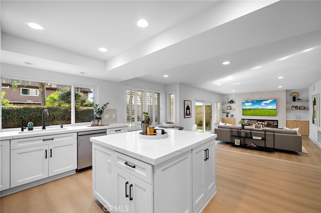 9560 La Amapola Avenue