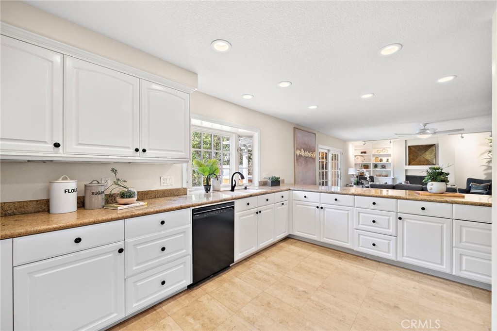 18817 Tomahawk Street