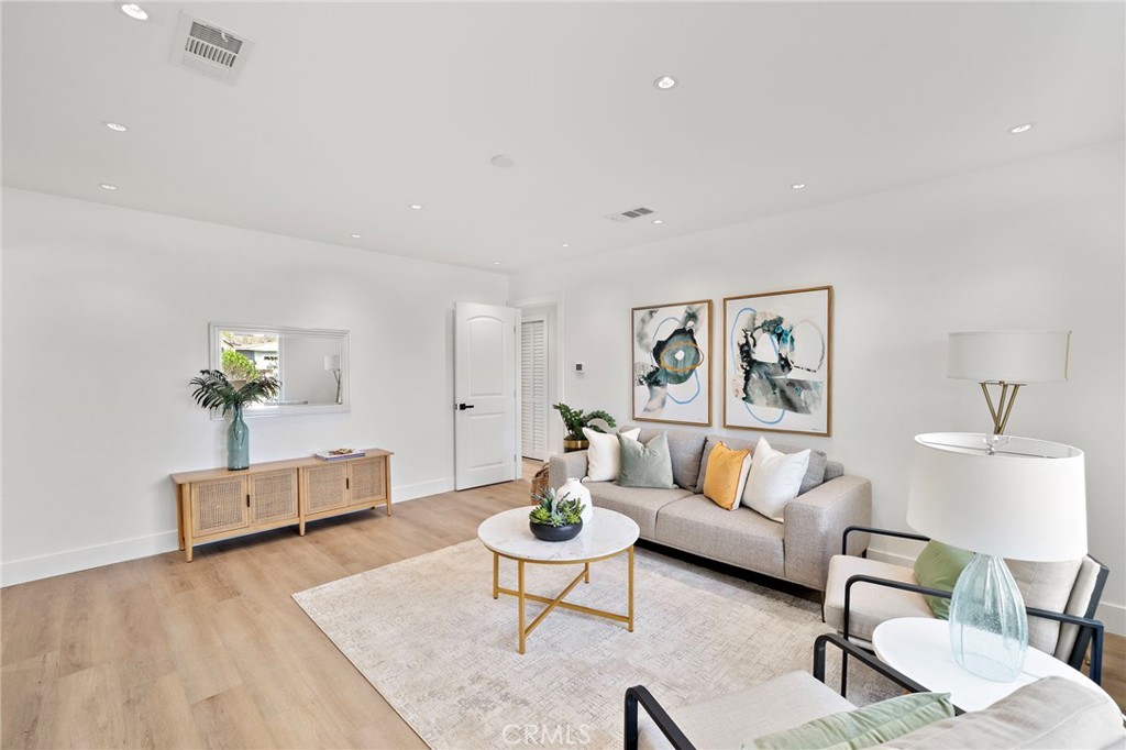 1410 W Camden Place