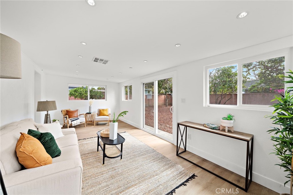 1410 W Camden Place