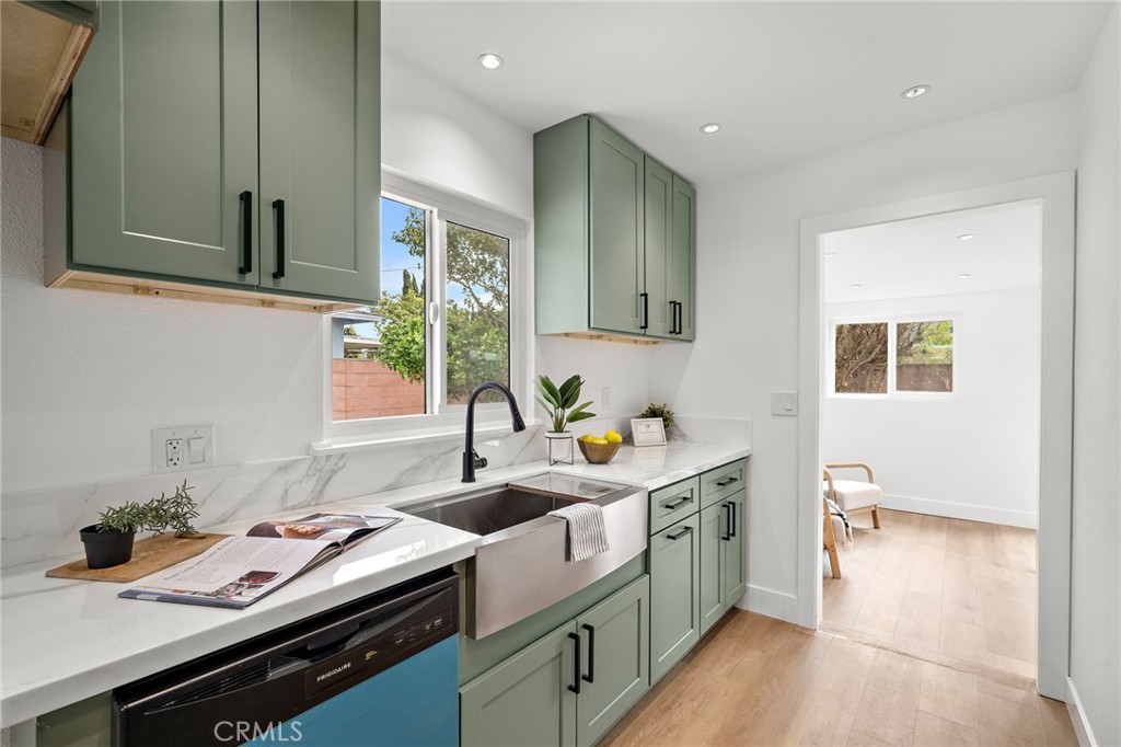 1410 W Camden Place