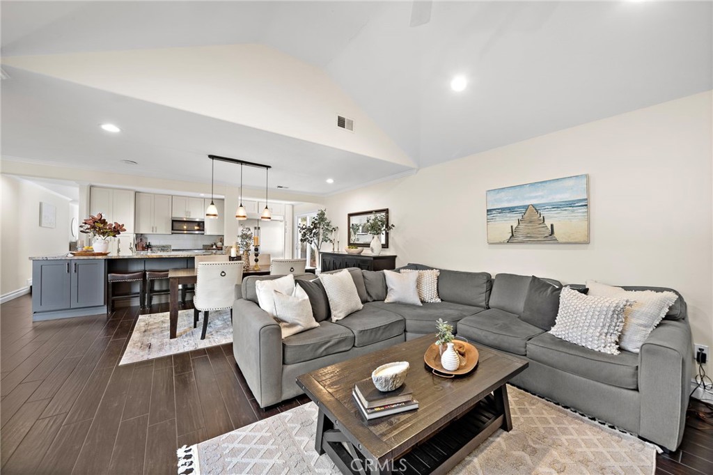 10763 El Centro Avenue