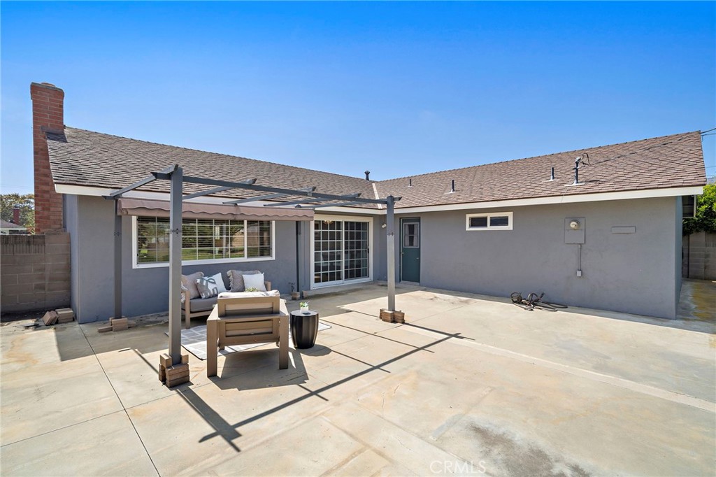 9111 Blackbird Avenue