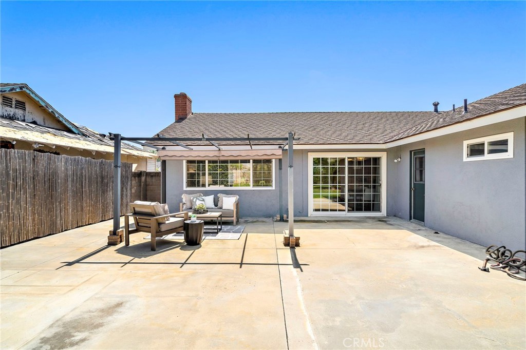 9111 Blackbird Avenue