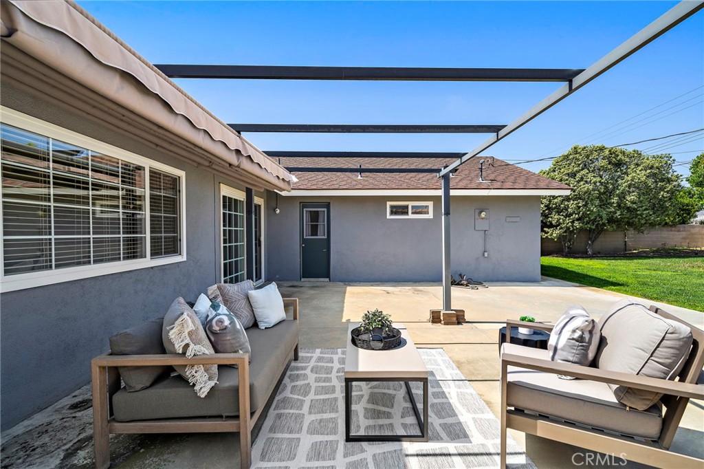 9111 Blackbird Avenue