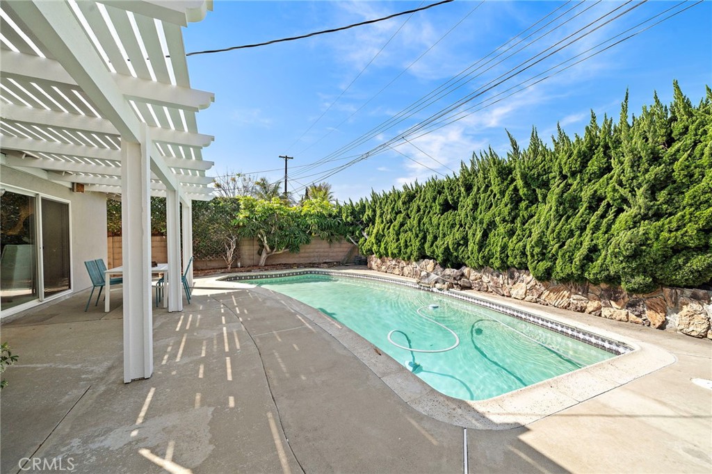 16805 Redwood Street