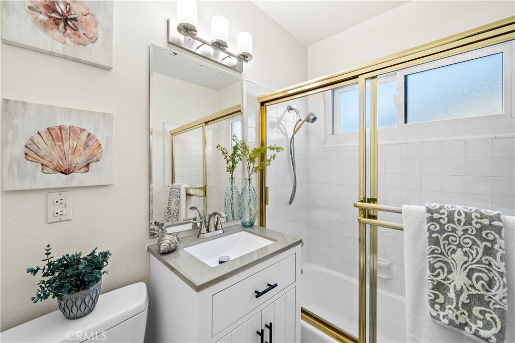 16805 Redwood Street