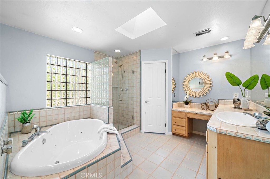 16805 Redwood Street