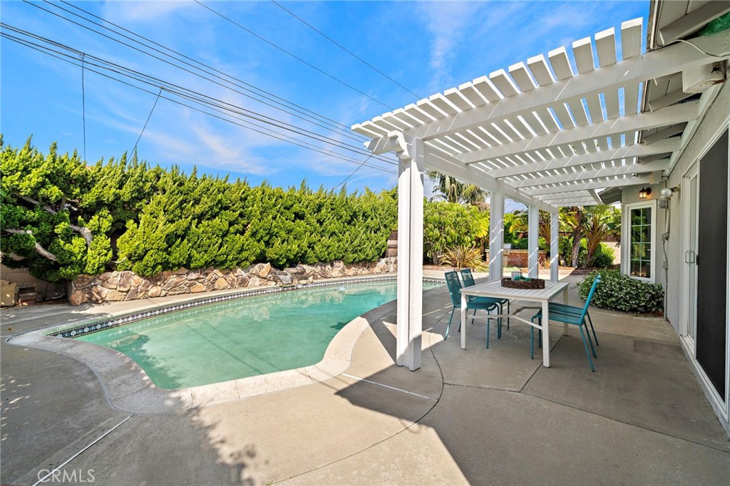 16805 Redwood Street