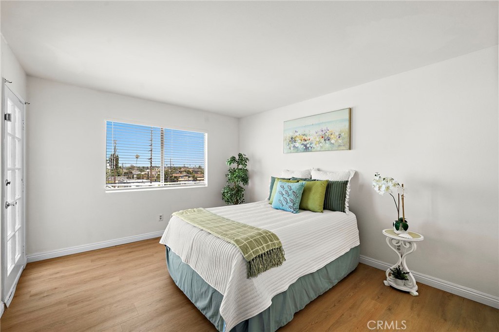 1100 Newport Avenue 404